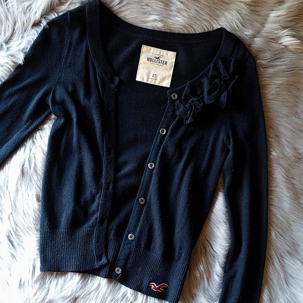 HOLLISTER Navy Flower Embellished Sweater XS